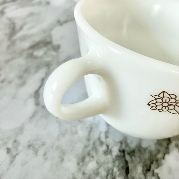 Vintage Pyrex milk glass coffee cup woodland pattern - Picture 3 of 5